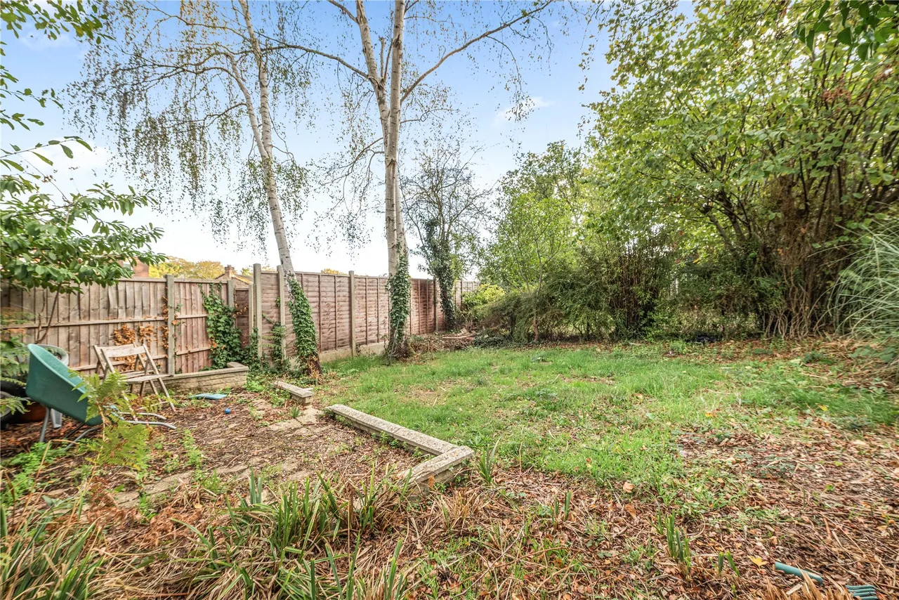 Hermitage Woods Crescent, St Johns, GU21, photo 12
