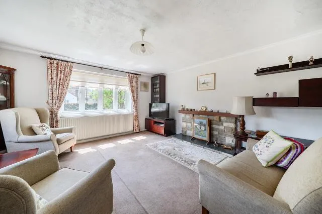 Ridgeway Close, Lightwater, GU18, photo 2