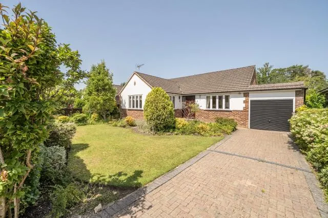 2 bed house for sale, Ridgeway Close, Lightwater, GU18