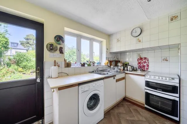 Ridgeway Close, Lightwater, GU18, photo 9