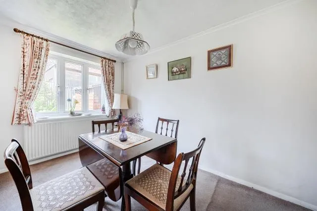 Ridgeway Close, Lightwater, GU18, photo 8