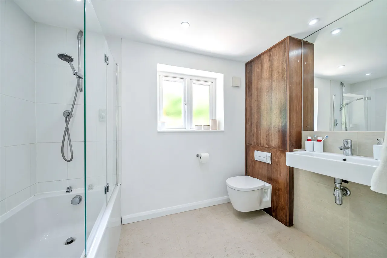 Portsmouth Road, Camberley, GU15, photo 14