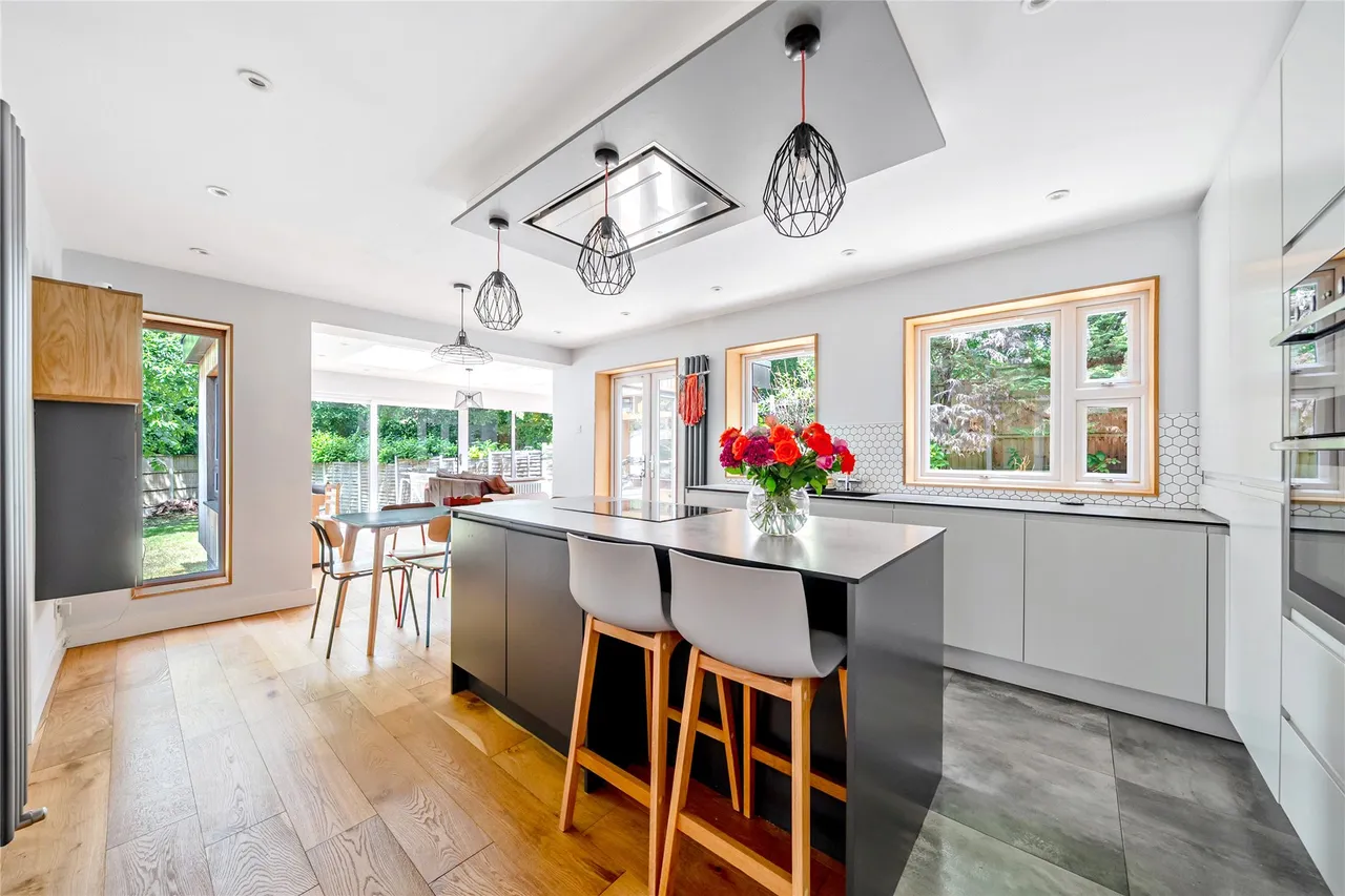 Portsmouth Road, Camberley, GU15, photo 6