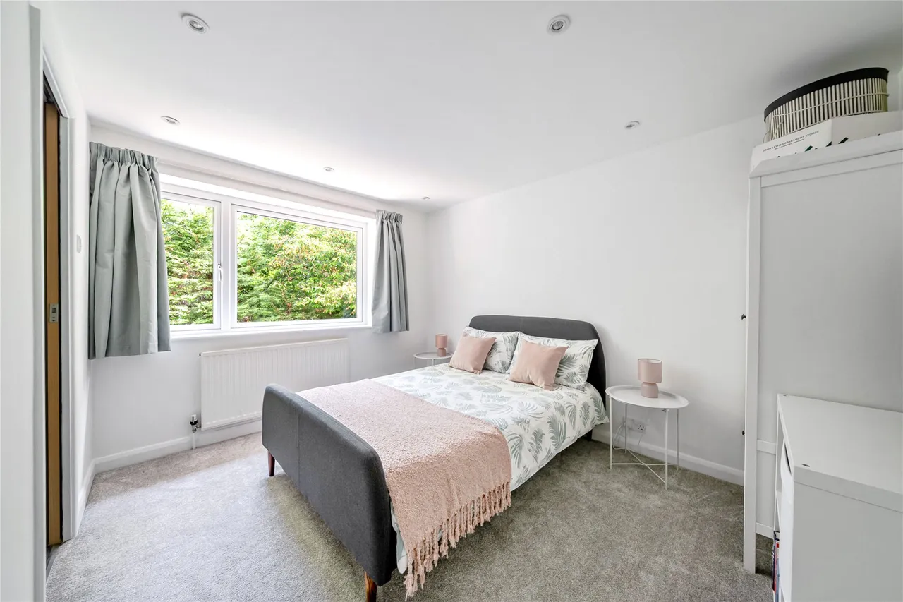 Portsmouth Road, Camberley, GU15, photo 11
