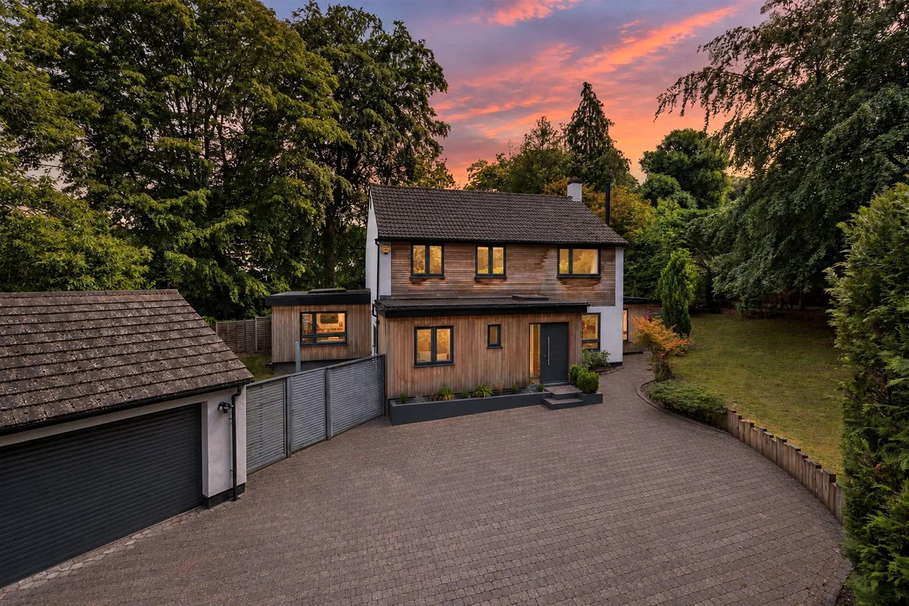 4 bed house for sale, Portsmouth Road, Camberley, GU15