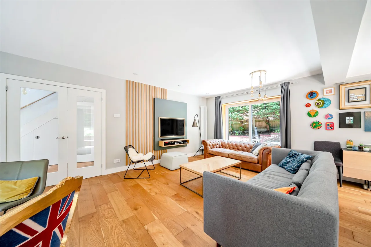 Portsmouth Road, Camberley, GU15, photo 4
