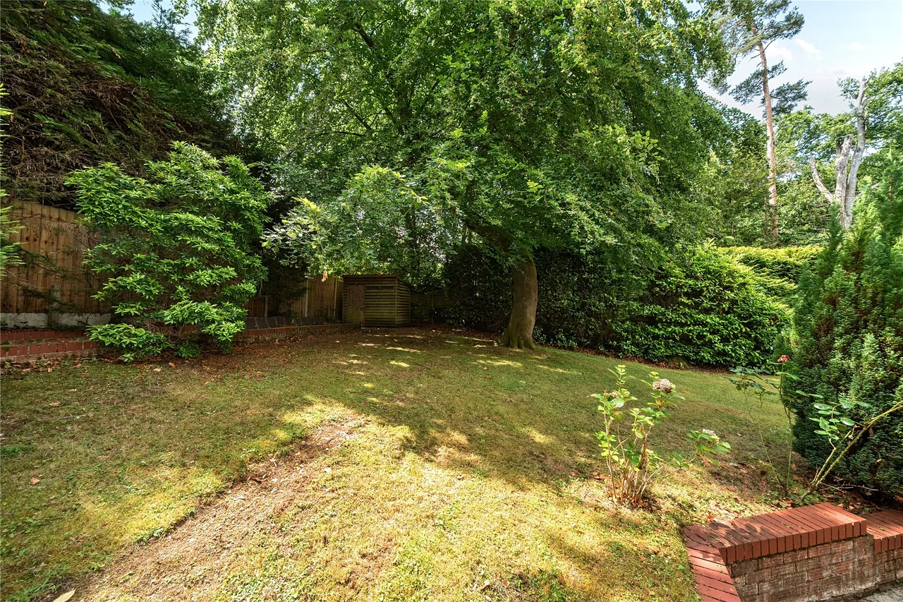 Portsmouth Road, Camberley, GU15, photo 18