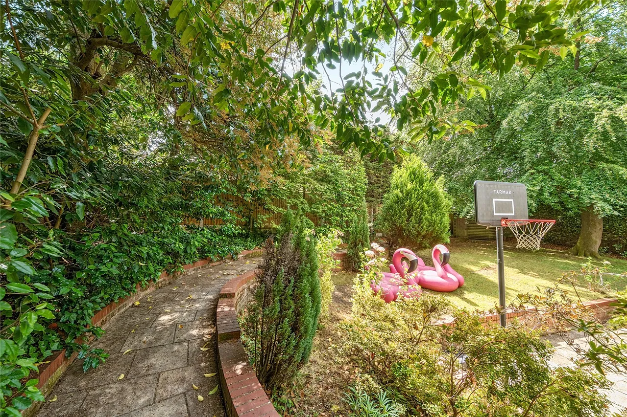 Portsmouth Road, Camberley, GU15, photo 19