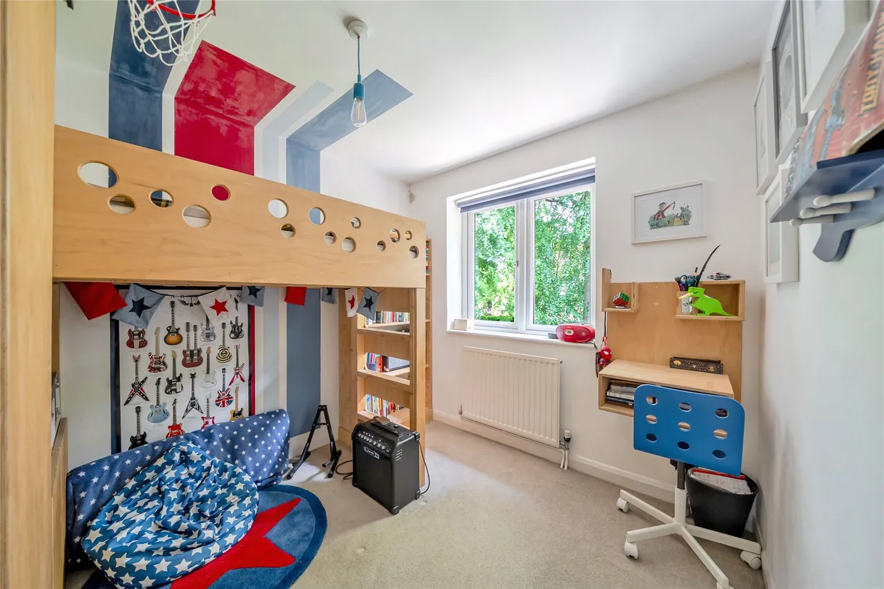 Portsmouth Road, Camberley, GU15, photo 16