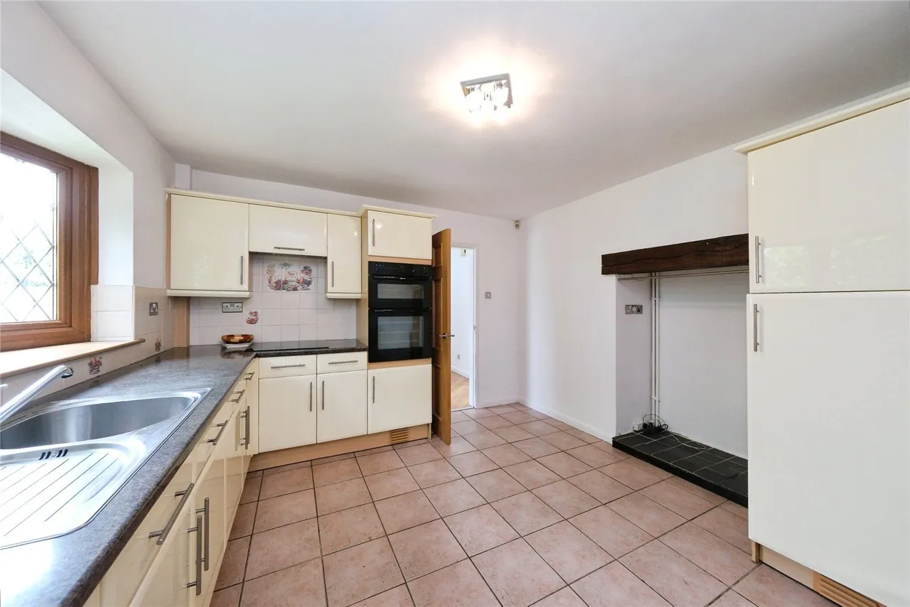 Tuxford Road, Boughton, Newark, Nottinghamshire, NG22, photo 4