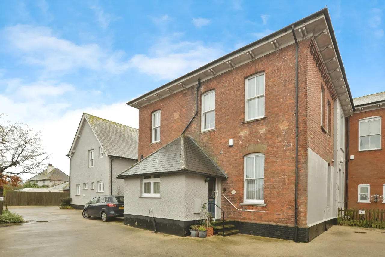 2 bed flat for sale — Dymchurch Road, New Romney, TN28