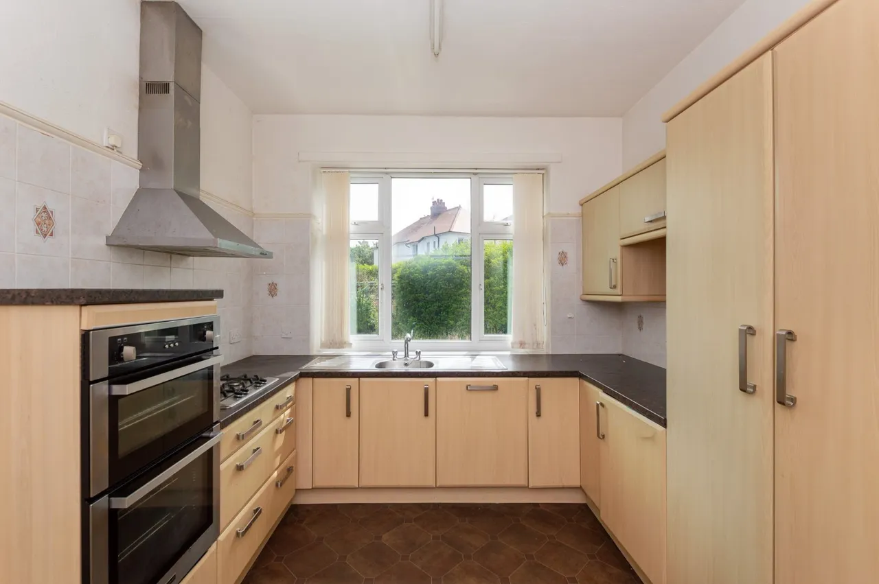 Broadway, Rhos on Sea, LL28, photo 4