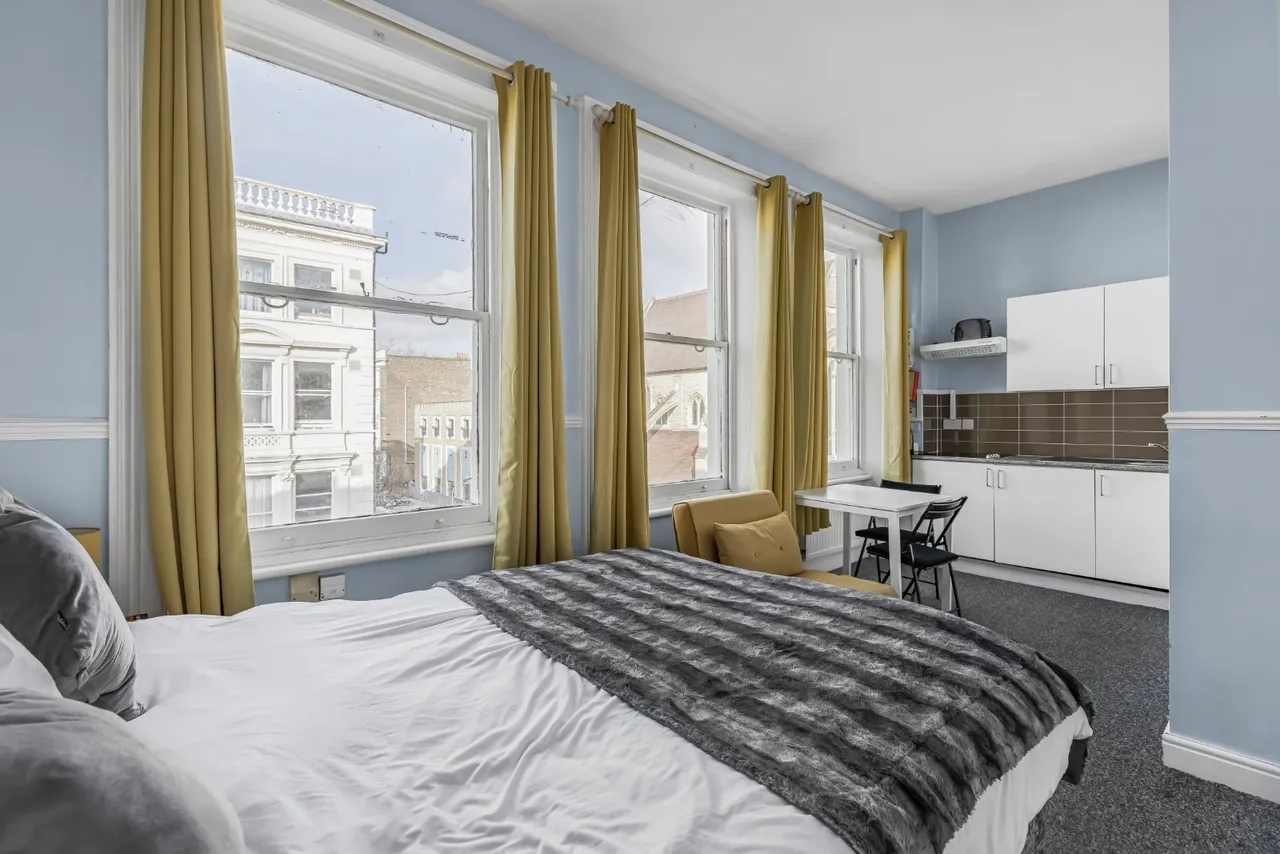 flat to rent — Castletown Road, West Kensington, London, W14
