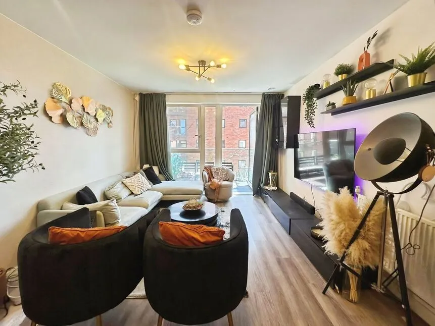 3 bed flat for sale — Green Street, London, E13