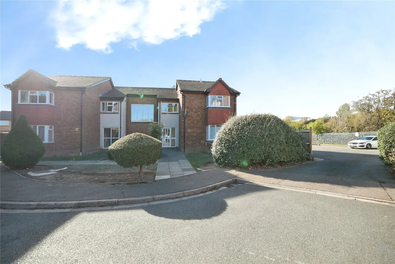 Rabournmead Drive, Northolt Fees Apply, UB5, photo 5