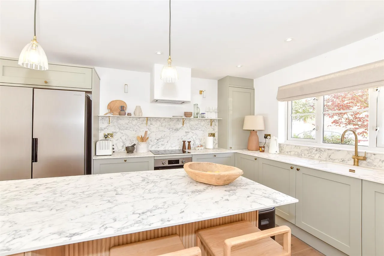 Victoria Road, Hayling Island, PO11, photo 4