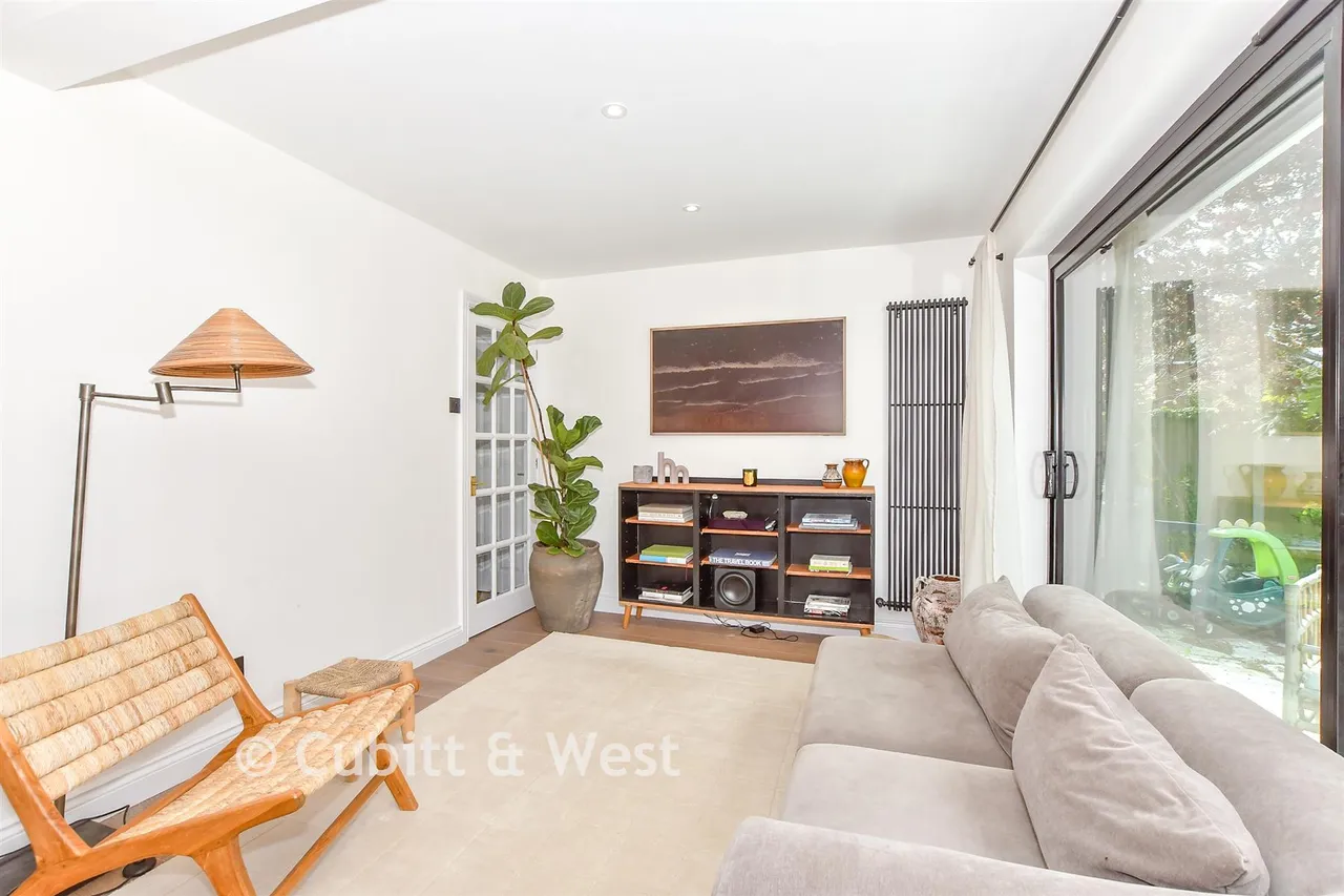 Victoria Road, Hayling Island, PO11, photo 8