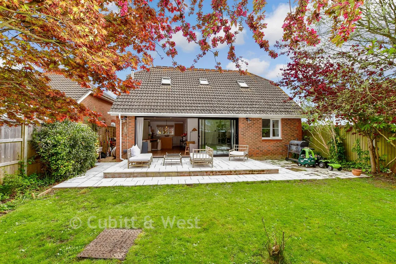 3 bed house for sale, Victoria Road, Hayling Island, PO11