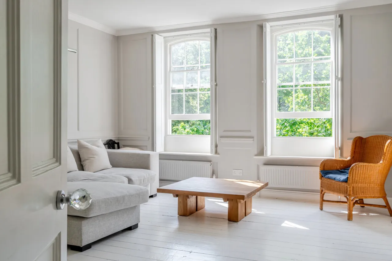 2 bed flat for sale, Clapham Common North Side, Clapham, SW4