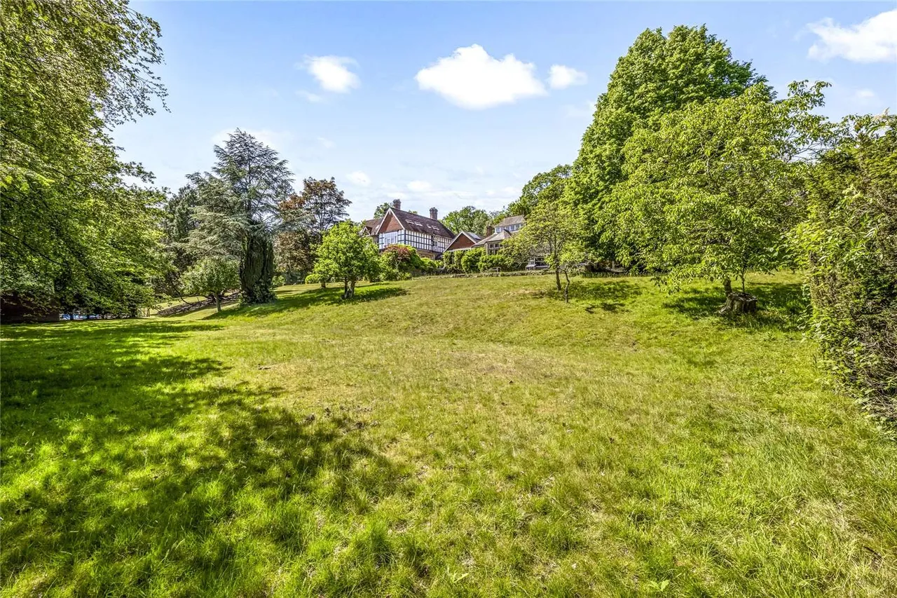 Wall Hill Road, Ashurst Wood, East Grinstead, East Sussex, RH19 3TQ, photo 4