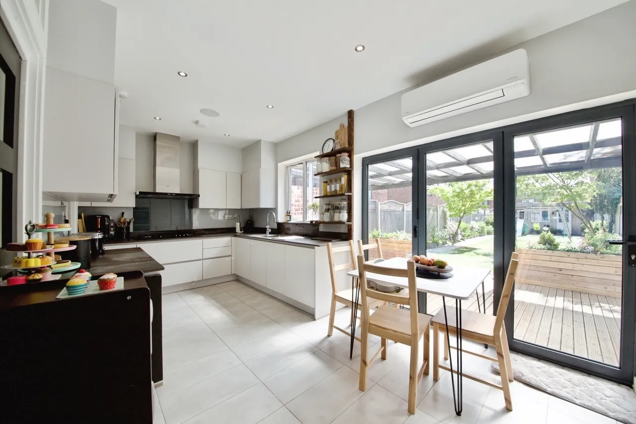 Bramley Road, London, N14, photo 2