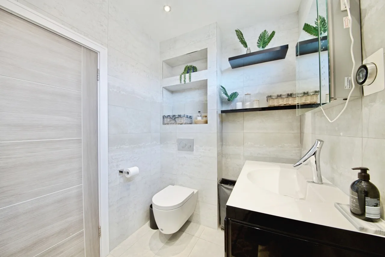Bramley Road, London, N14, photo 20