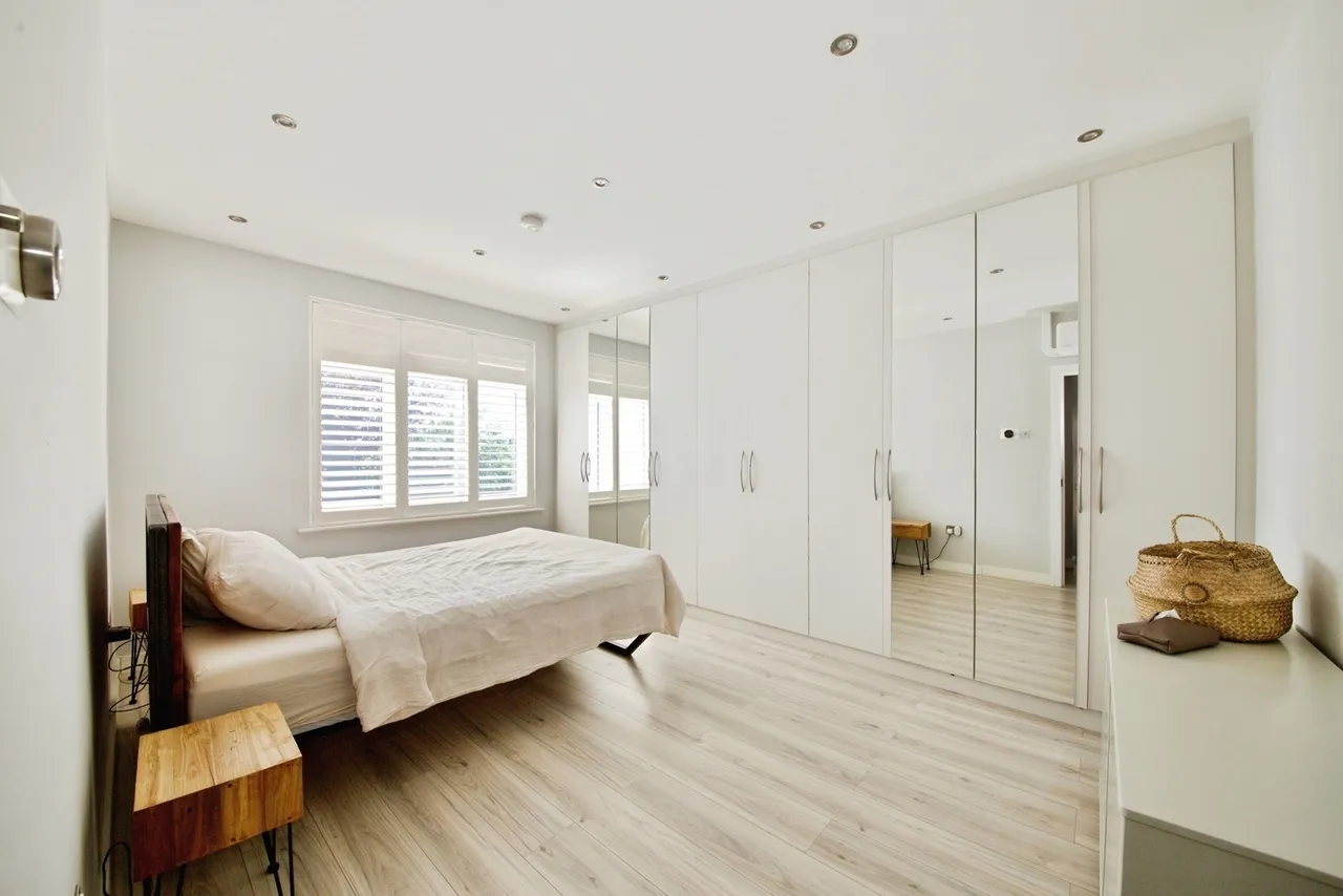 Bramley Road, London, N14, photo 19