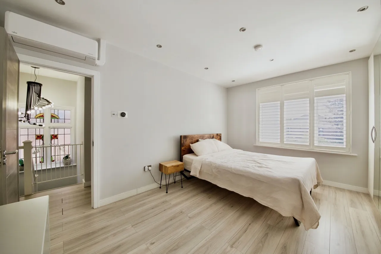 Bramley Road, London, N14, photo 18