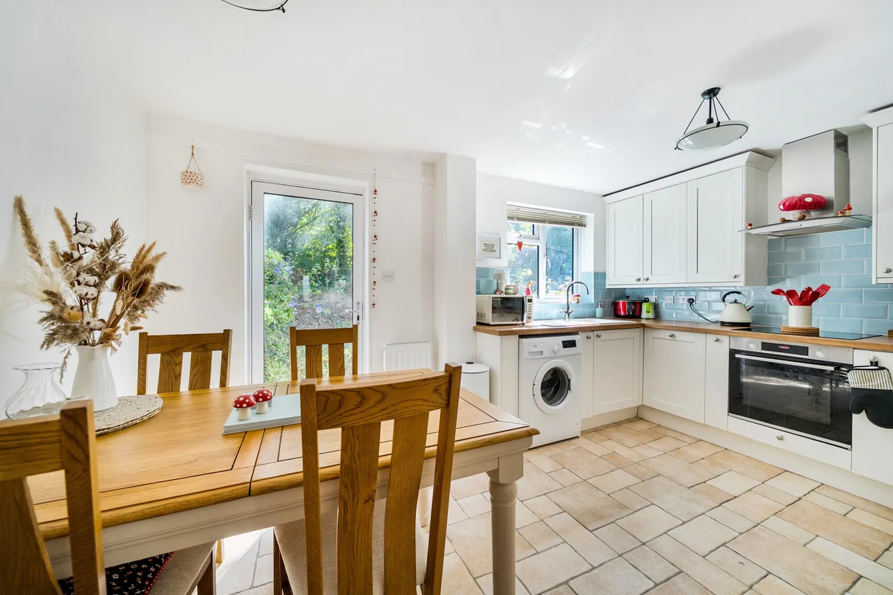 Salisbury Close, Alton, GU34, photo 4