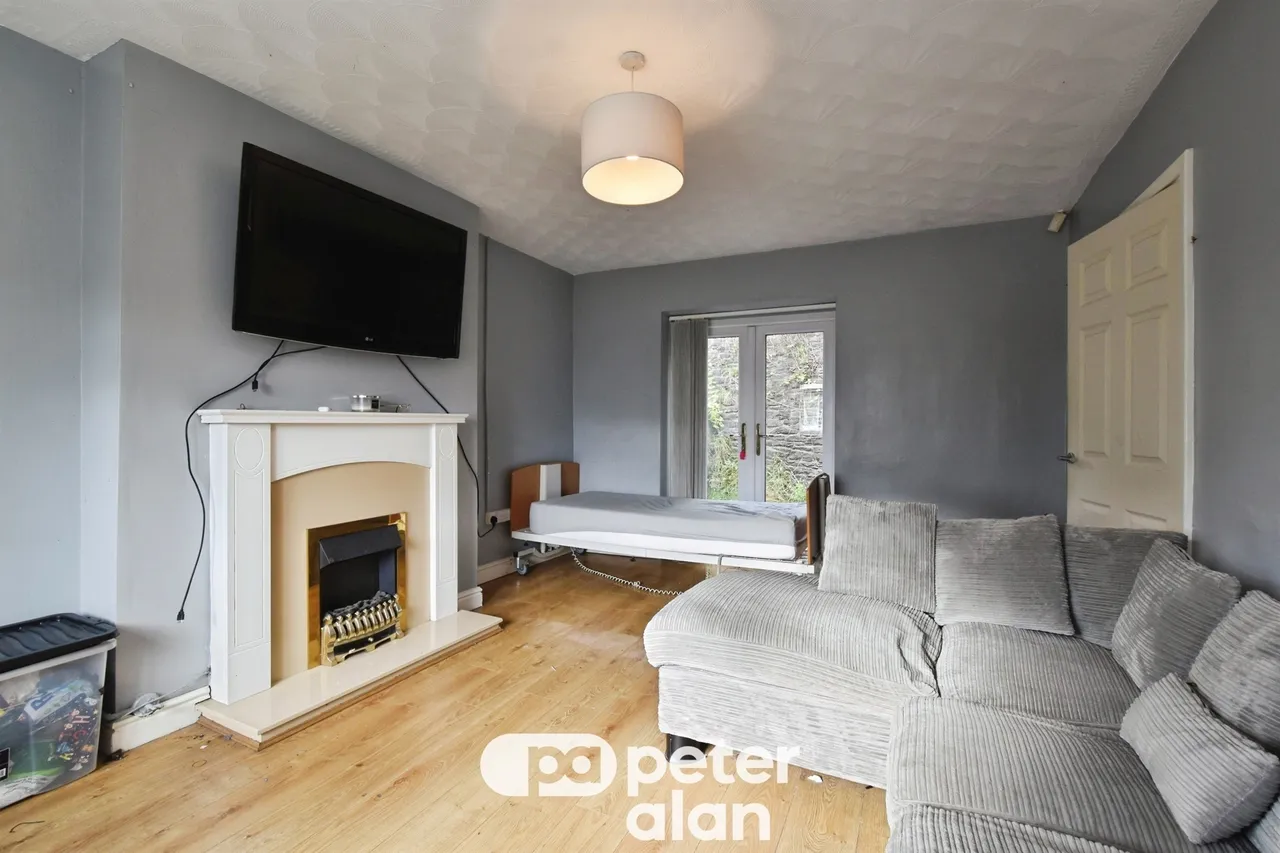 Treneol Aberdare, CF44, photo 3