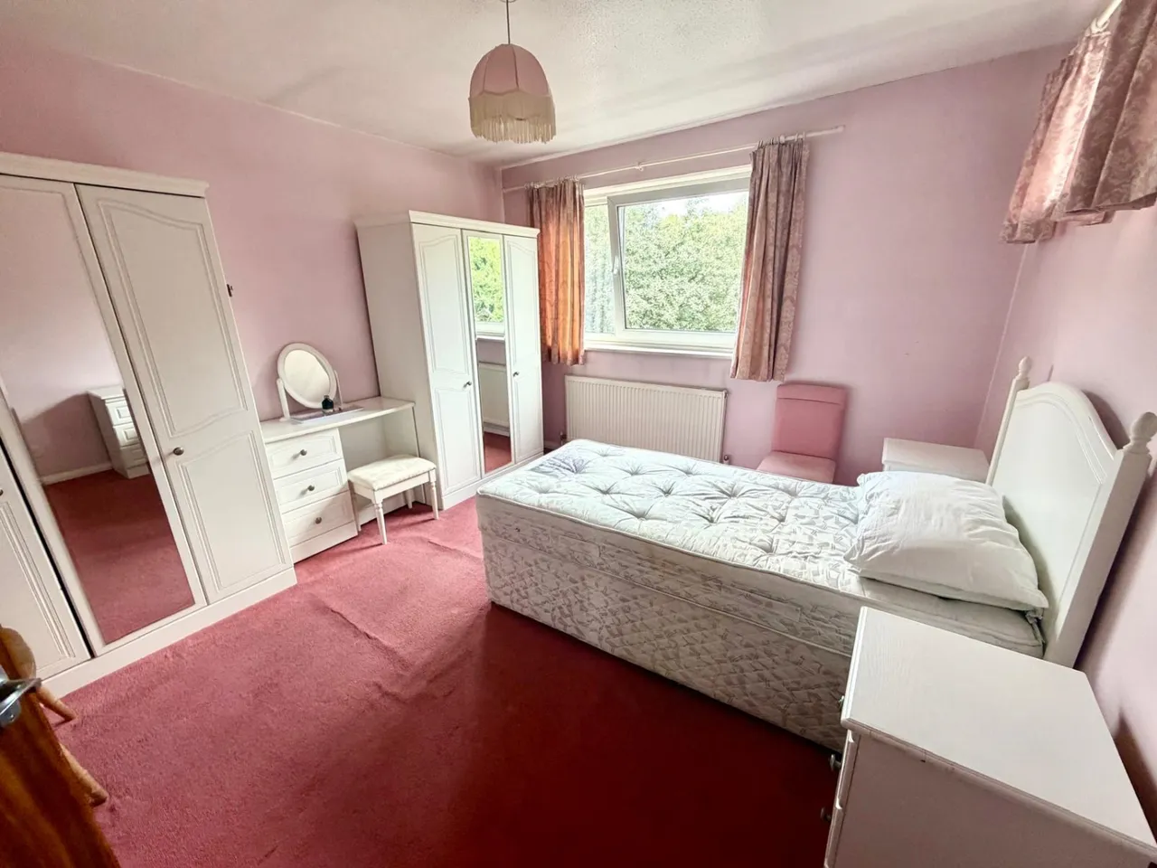 Brandon Thorpe Lea Road, Surrey Egham, TW20, photo 4