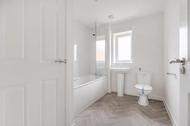 Martingale Grove, Arborfield Green, RG2, photo 18