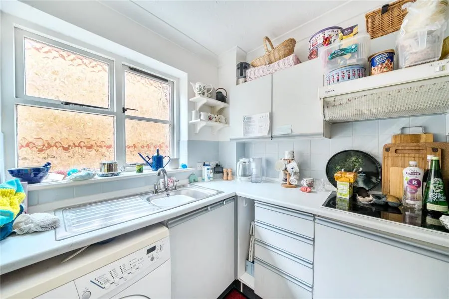 College Road, Epsom, KT17, photo 3