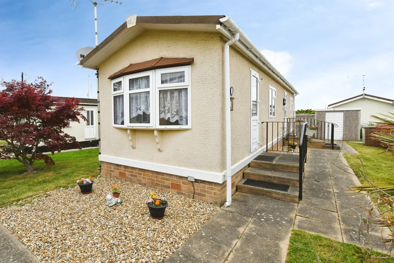 2 bed park home for sale, Pond Close, Hockley, SS5