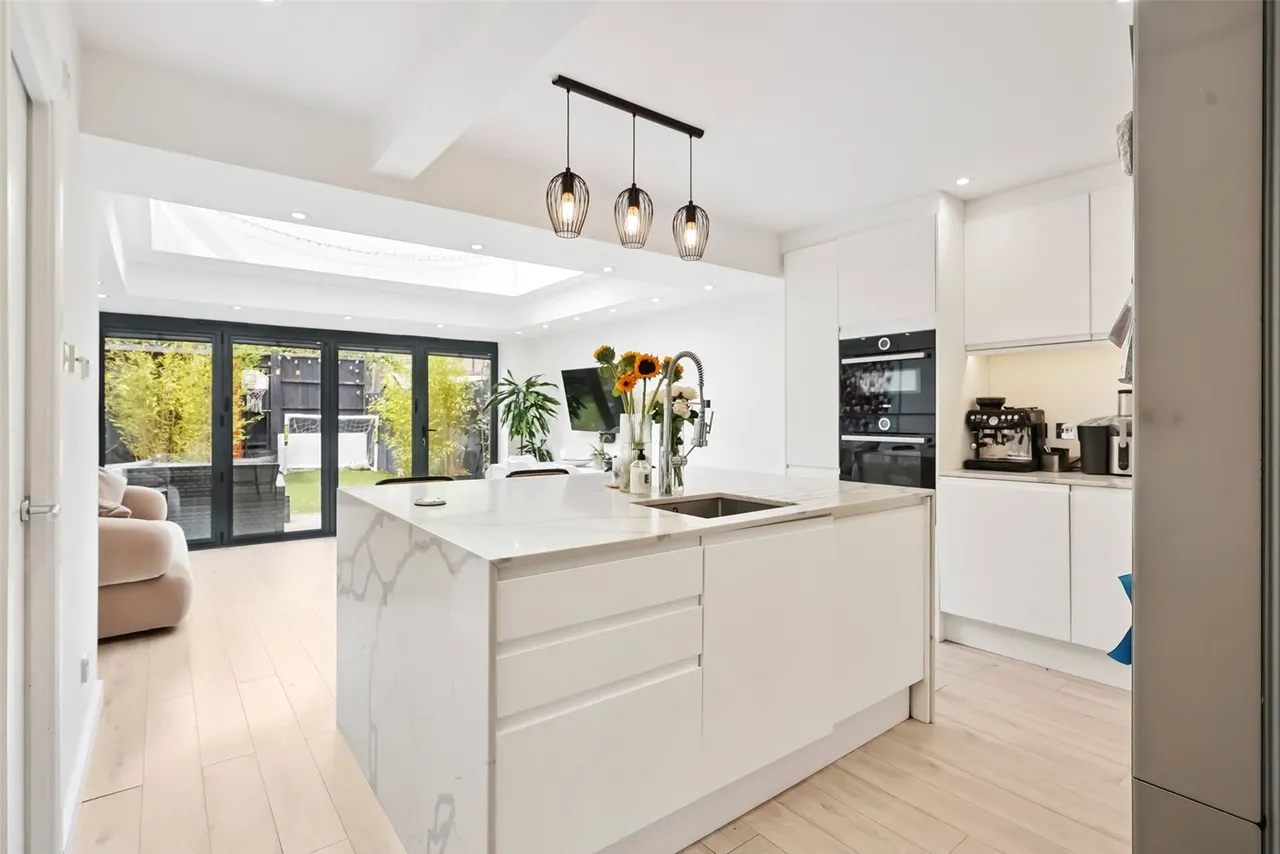 Lincoln Avenue, Twickenham, TW2 6NW, photo 2