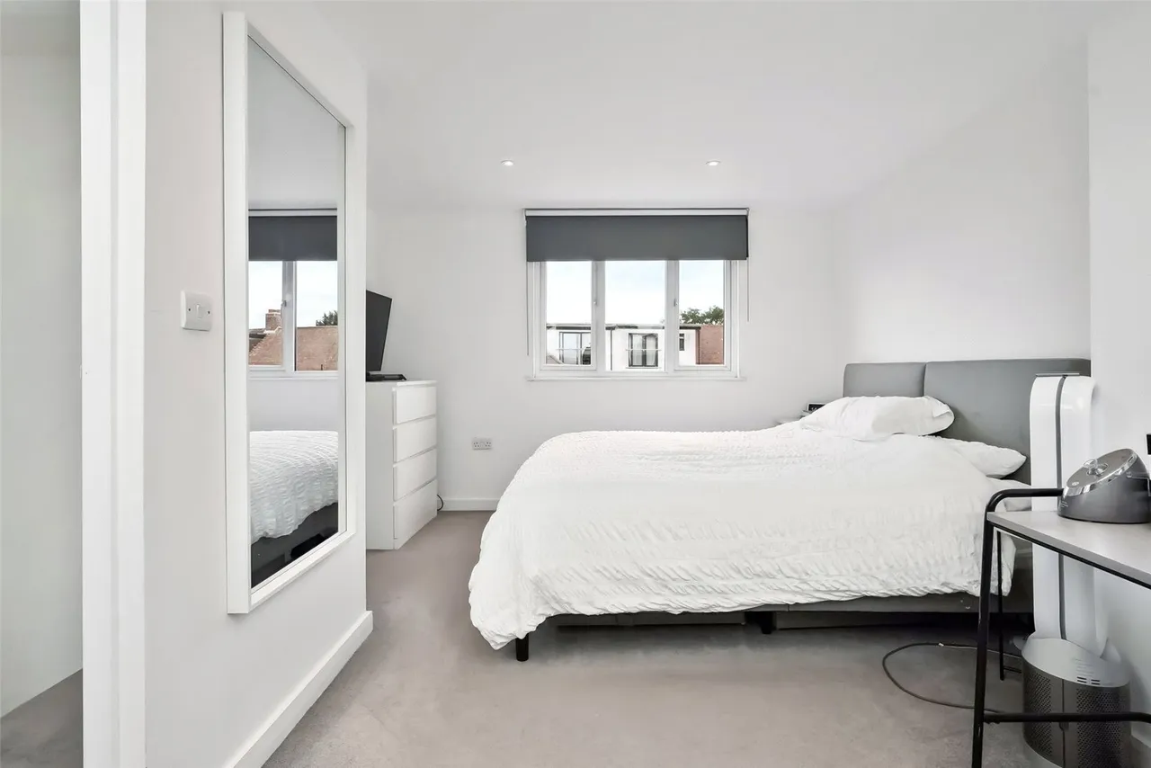 Lincoln Avenue, Twickenham, TW2 6NW, photo 11