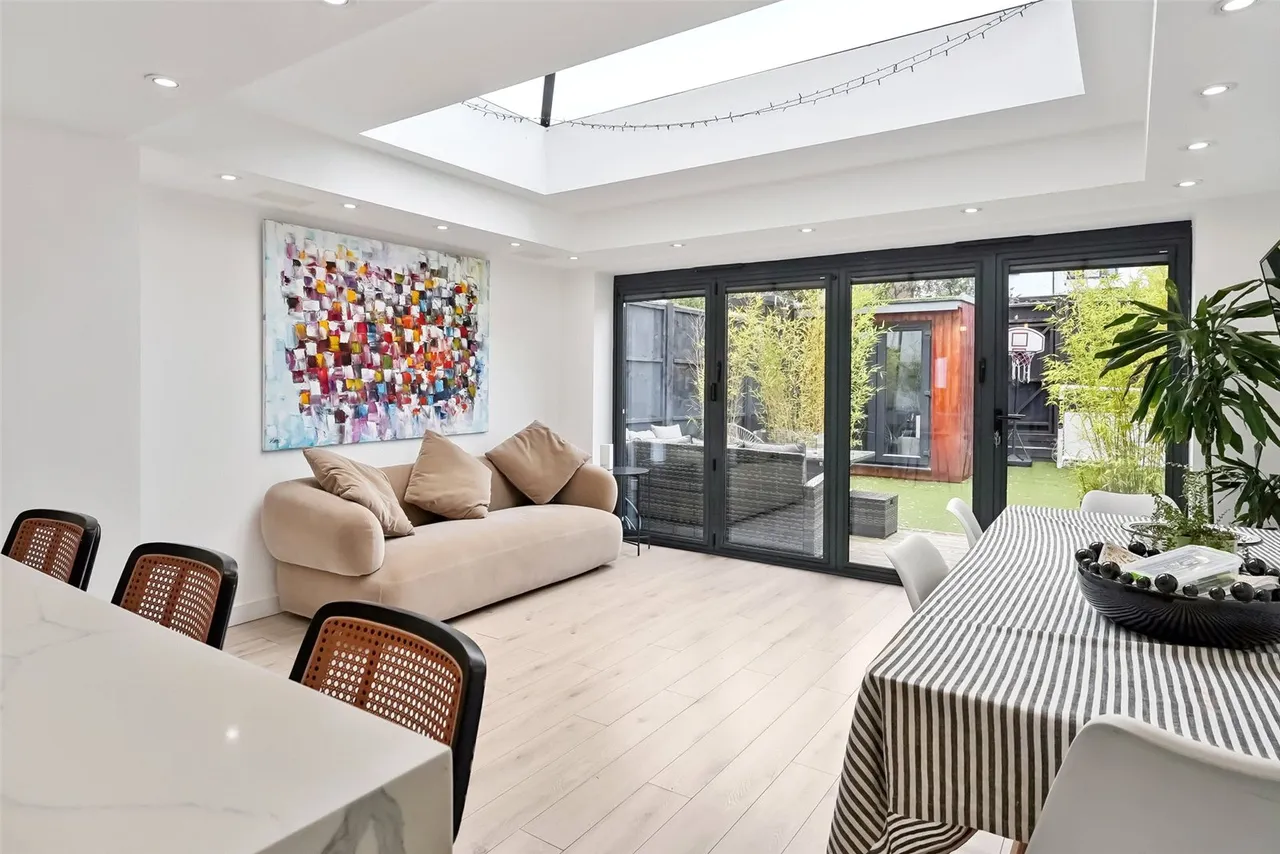 Lincoln Avenue, Twickenham, TW2 6NW, photo 6