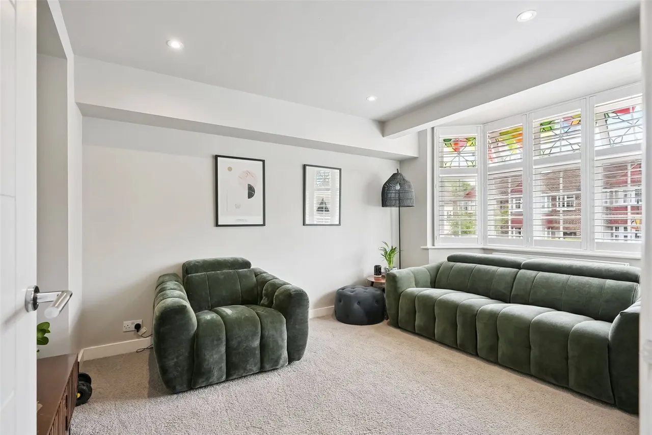 Lincoln Avenue, Twickenham, TW2 6NW, photo 3
