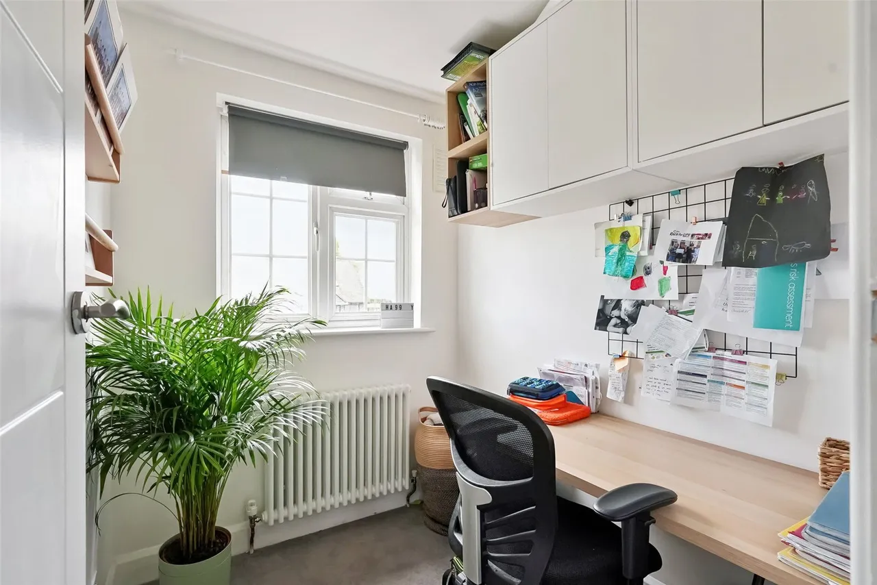 Lincoln Avenue, Twickenham, TW2 6NW, photo 12