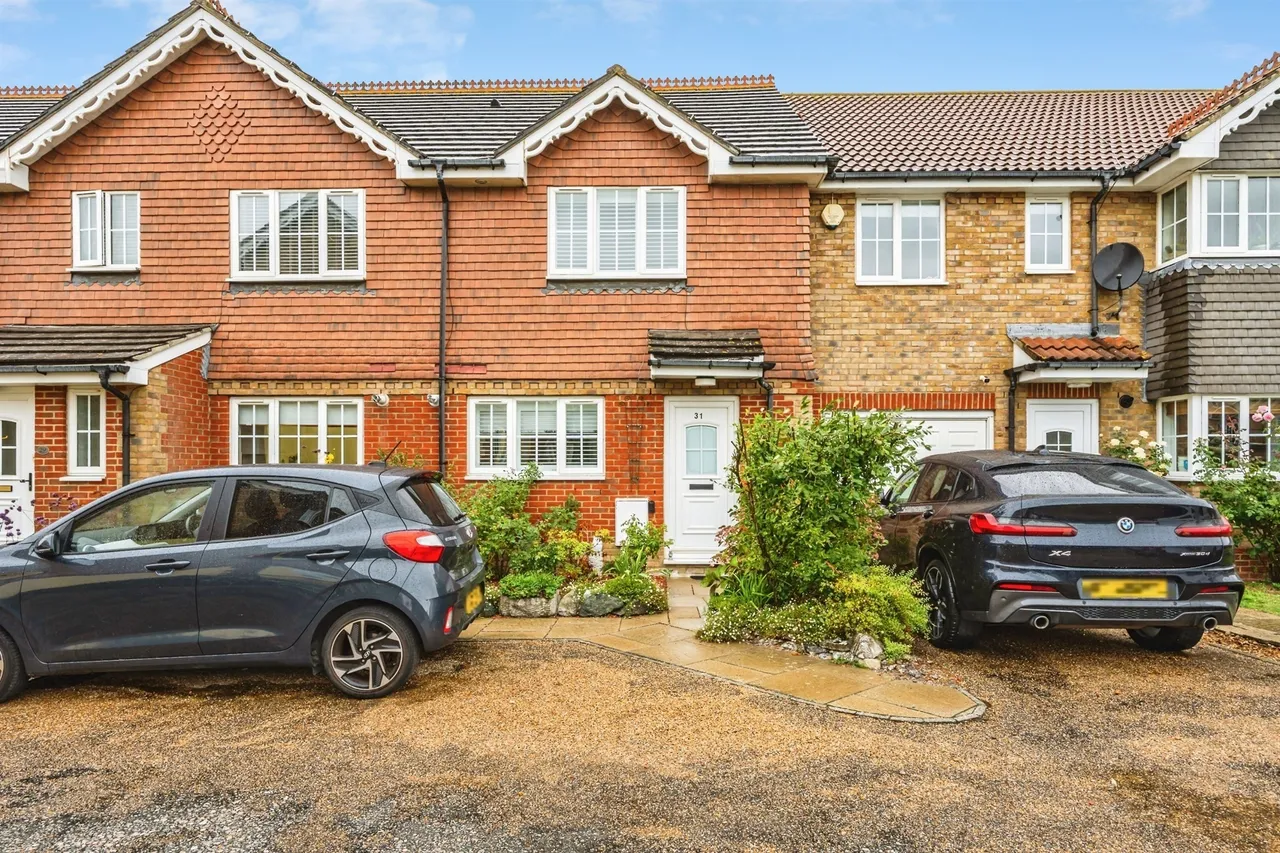 2 bed house for sale — Long Beach Close, Eastbourne