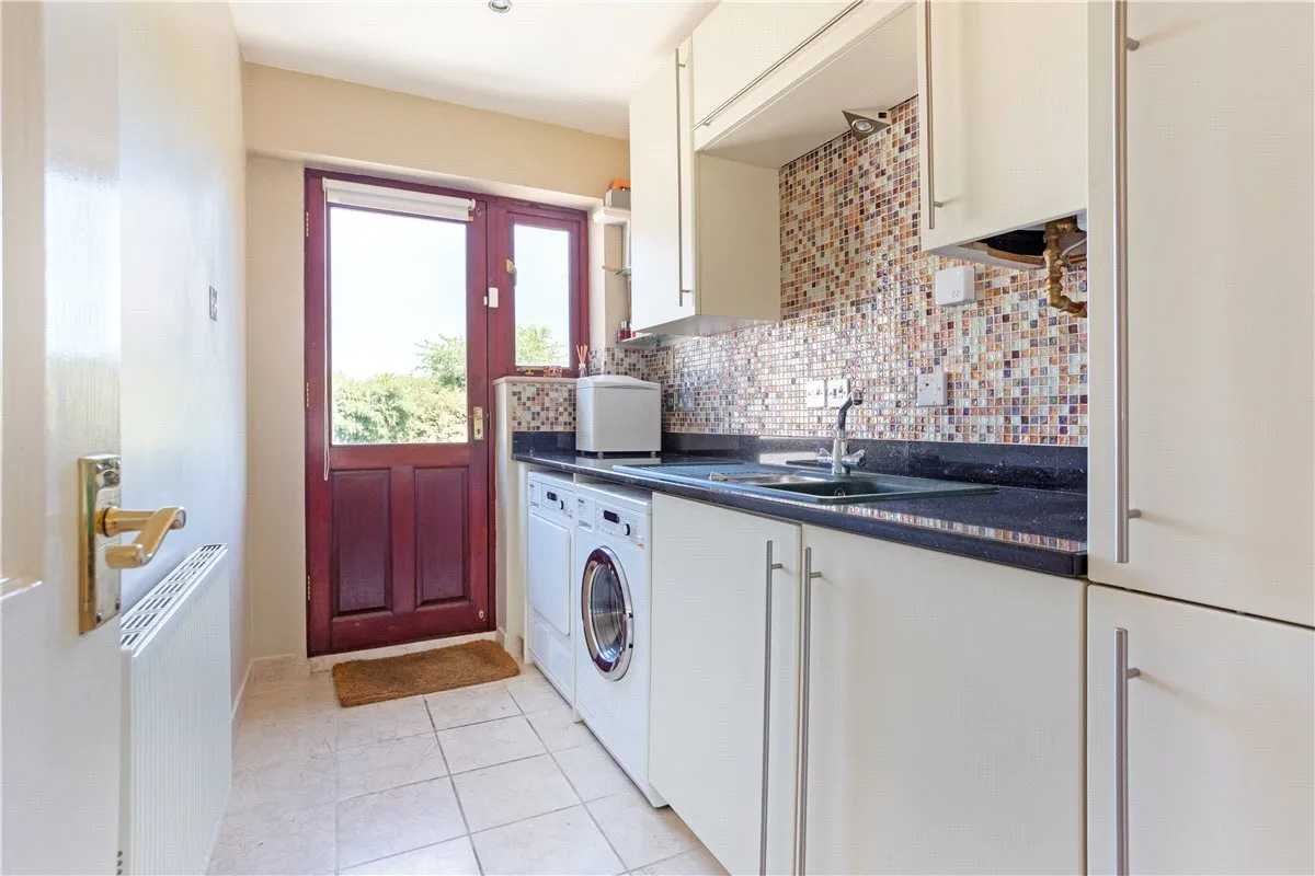 Bucklebury Alley, Cold Ash, RG18, photo 9