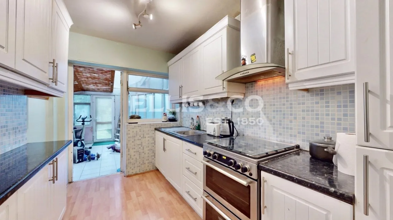Runnymede Gardens, Greenford, UB6, photo 7