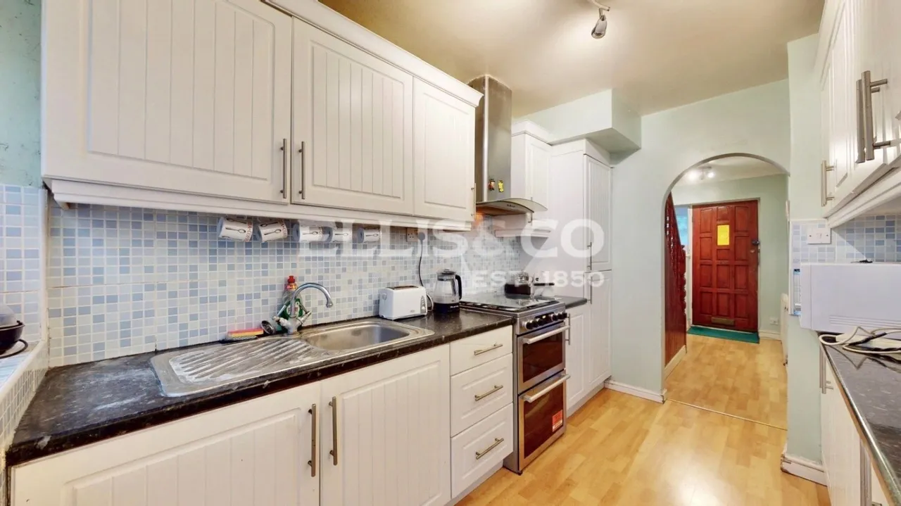 Runnymede Gardens, Greenford, UB6, photo 9