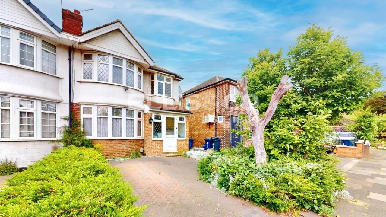 Runnymede Gardens, Greenford, UB6, photo 23