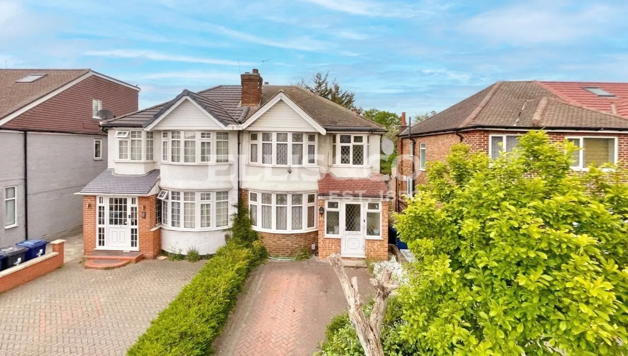 Runnymede Gardens, Greenford, UB6, photo 2