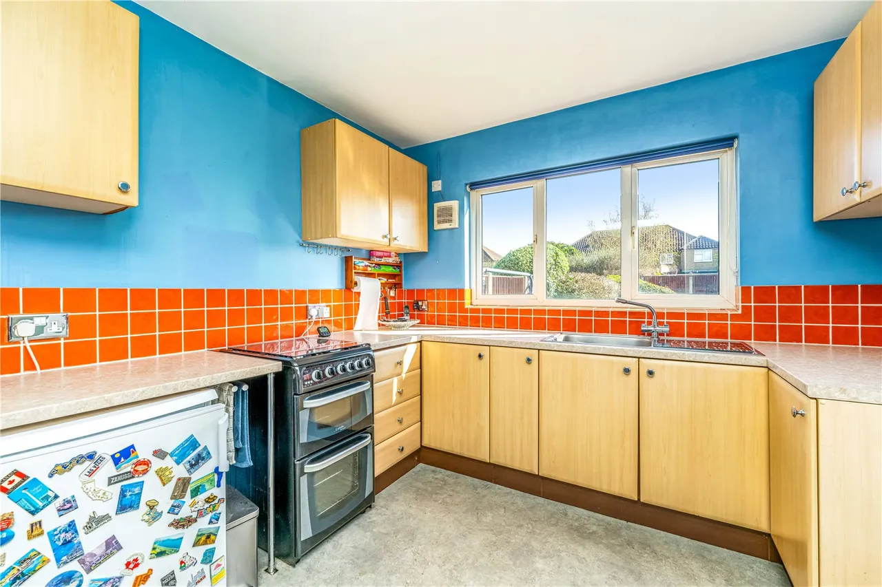 St Johns Road, Feltham, TW13 6NW, photo 4