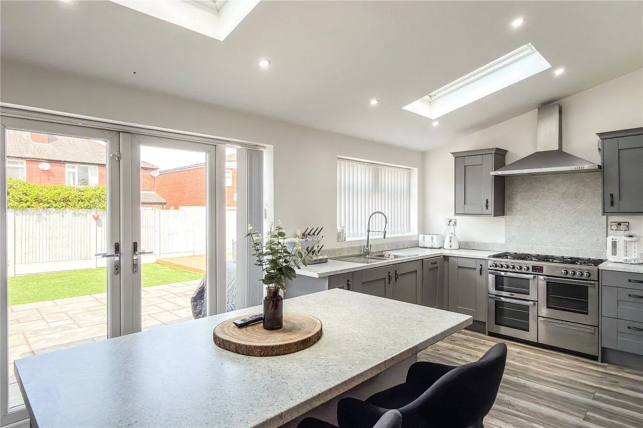 Broadway, Chadderton, OL9, photo 5