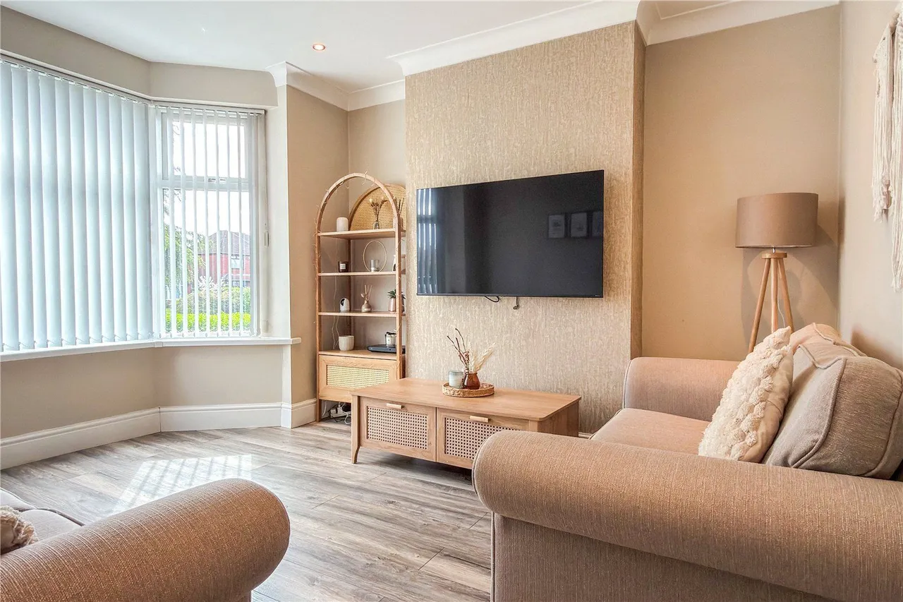 Broadway, Chadderton, OL9, photo 9