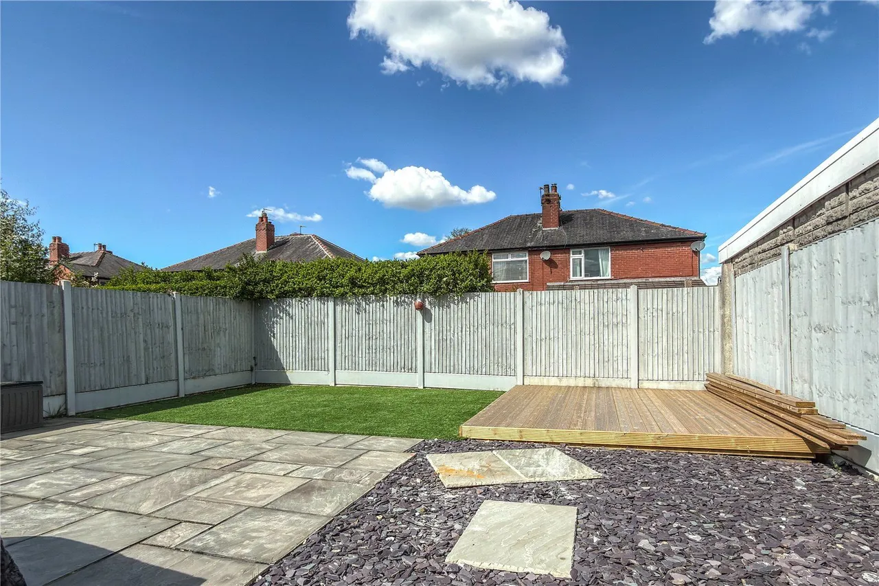 Broadway, Chadderton, OL9, photo 20