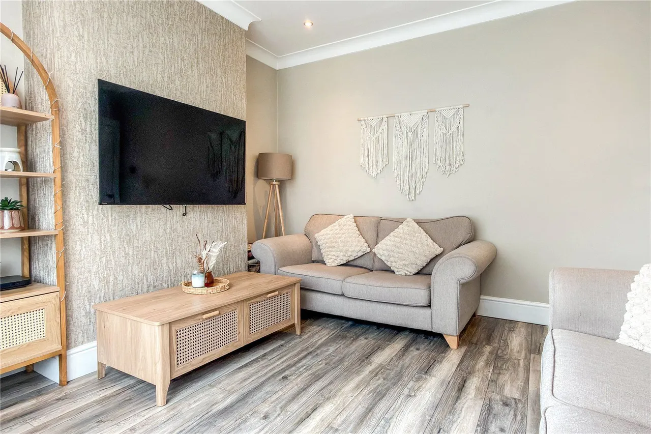 Broadway, Chadderton, OL9, photo 10